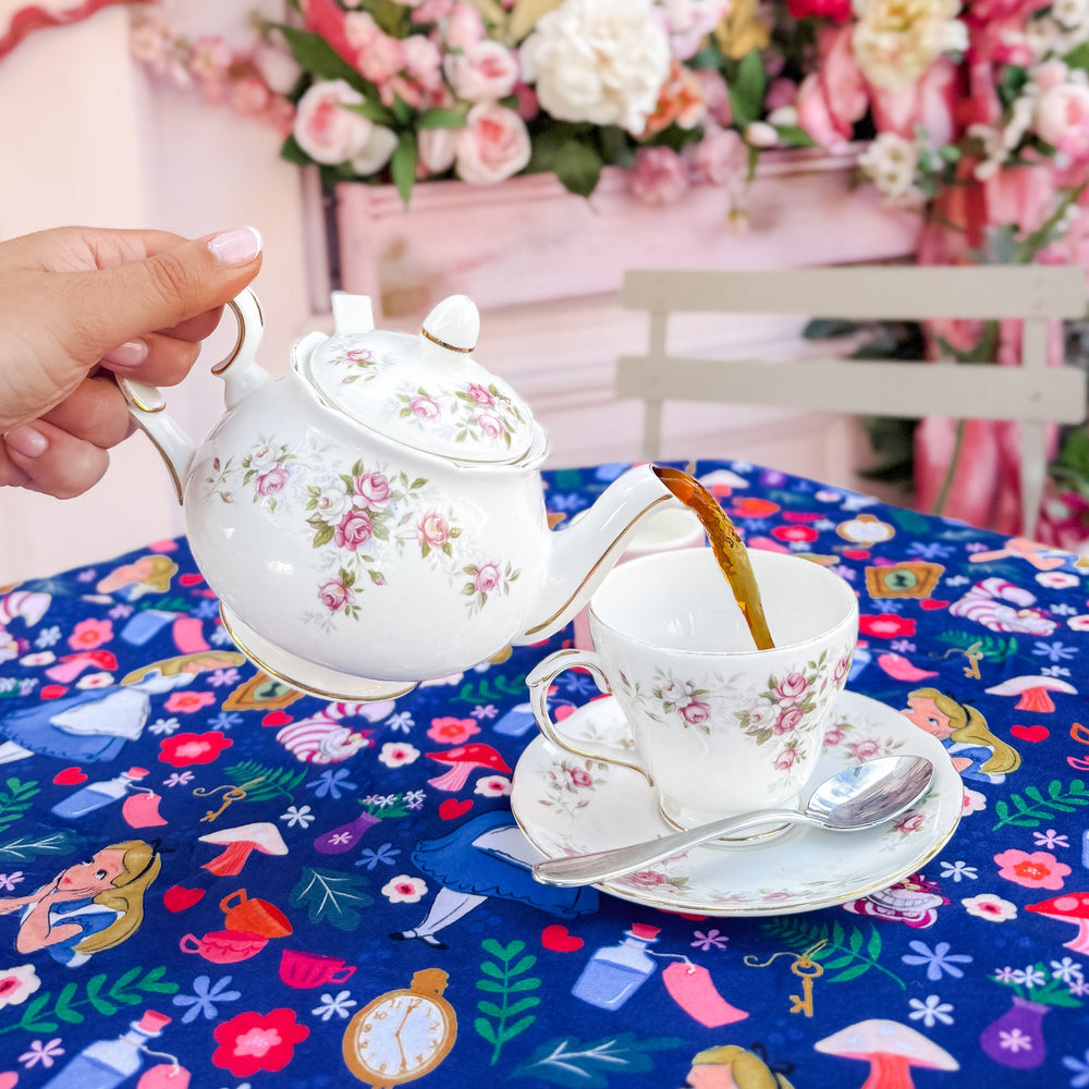 Disney© Dog Blanket - Alice In Wonderland